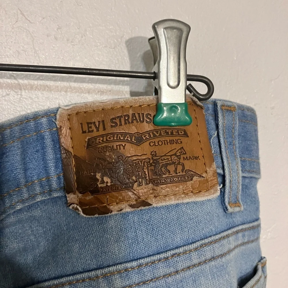 Levi’s 1999 34x 33 cotton blend denim jeans w decorative pockets